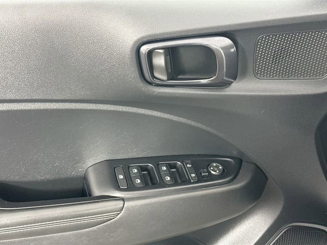 Used 2023 Hyundai Venue Limited image 26