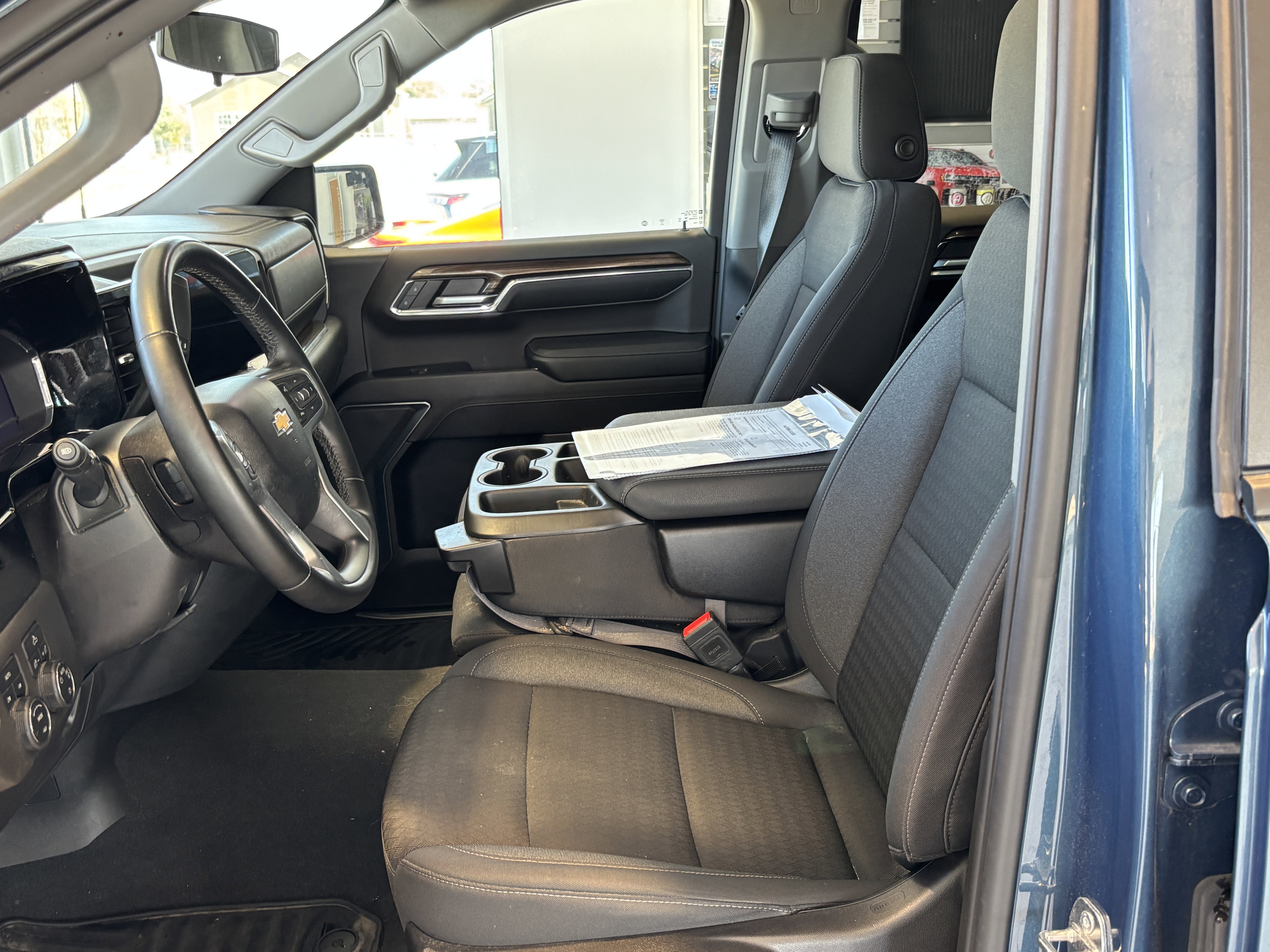 Used 2024 Chevrolet Silverado 1500 LT image 9
