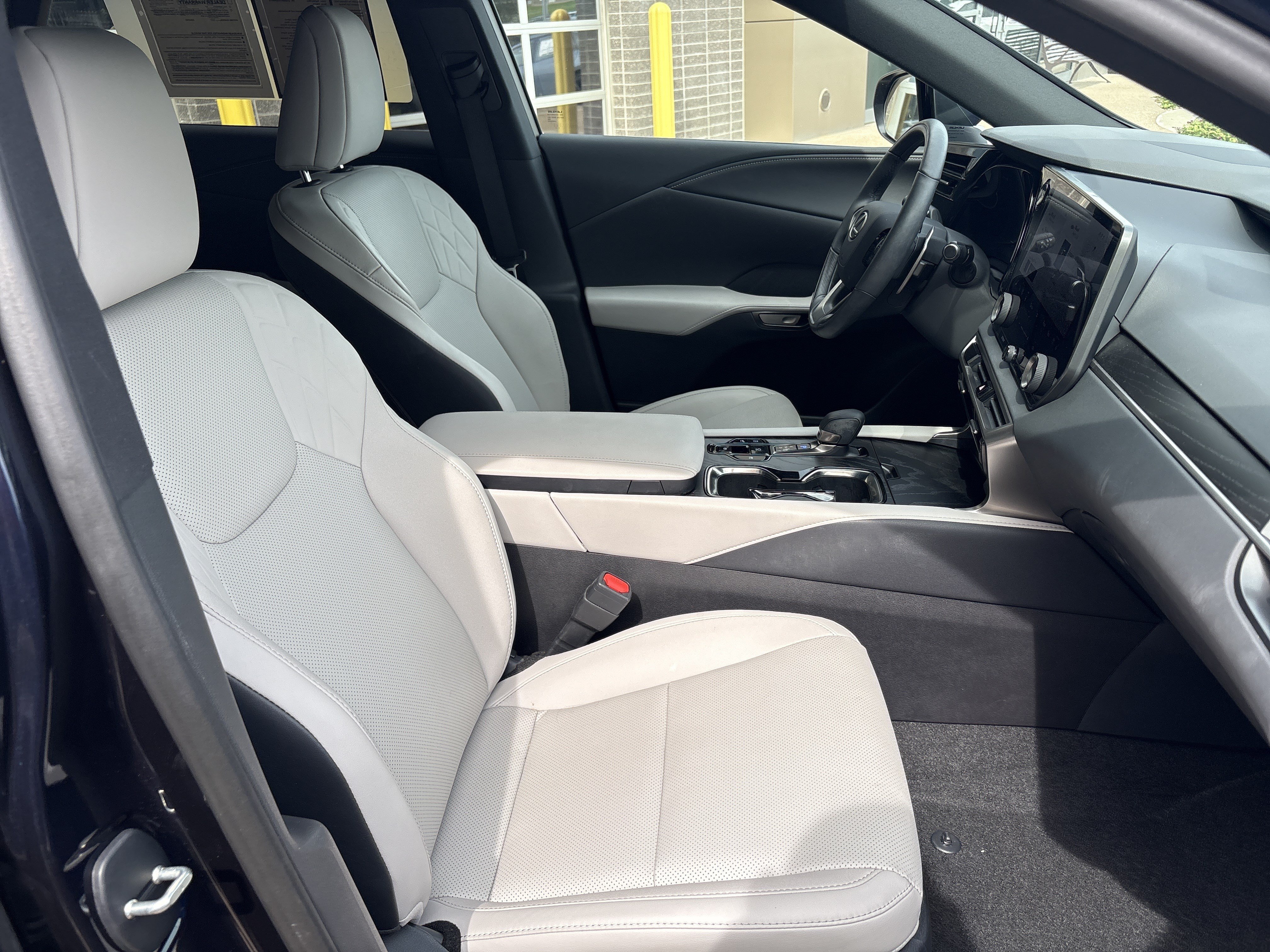 Certified 2025 Lexus RX 350h w/ Accessory Package AWD/4WD image 33