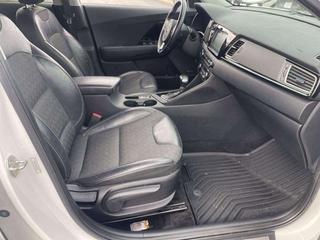 Used 2017 Kia Niro EX image 33