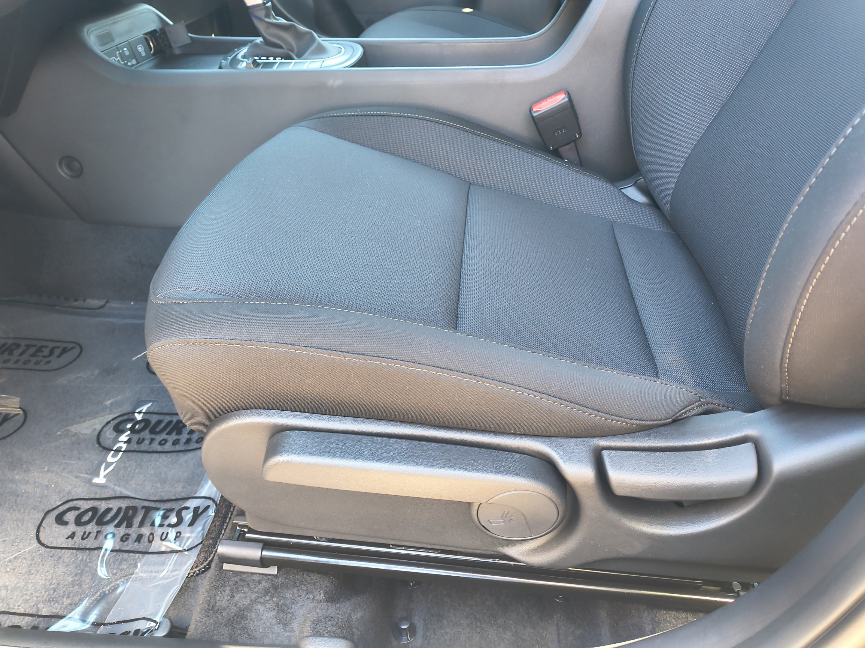 New 2027 Hyundai Kona SE FWD image 20