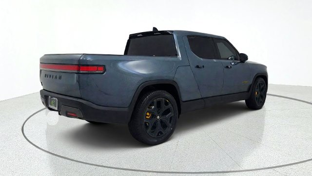 Used 2026 Rivian R1T Premium Tri AWD/4WD image 8