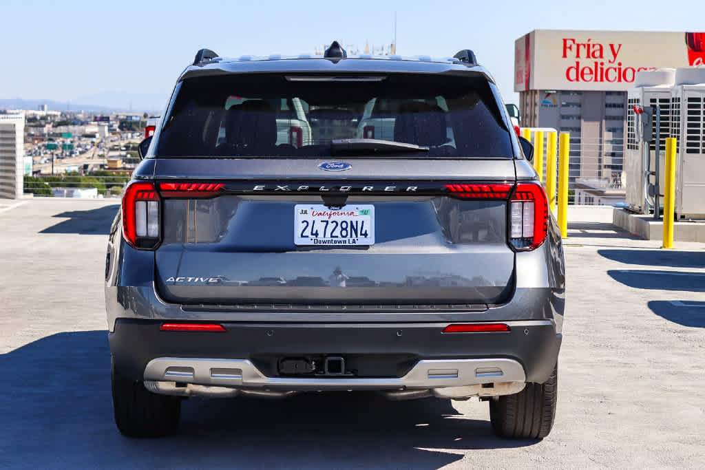 Used 2026 Ford Explorer Active w/ Active Comfort Package RWD image 5