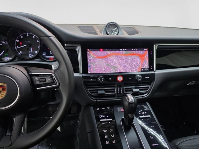 Used 2023 Porsche Macan AWD/4WD image 17