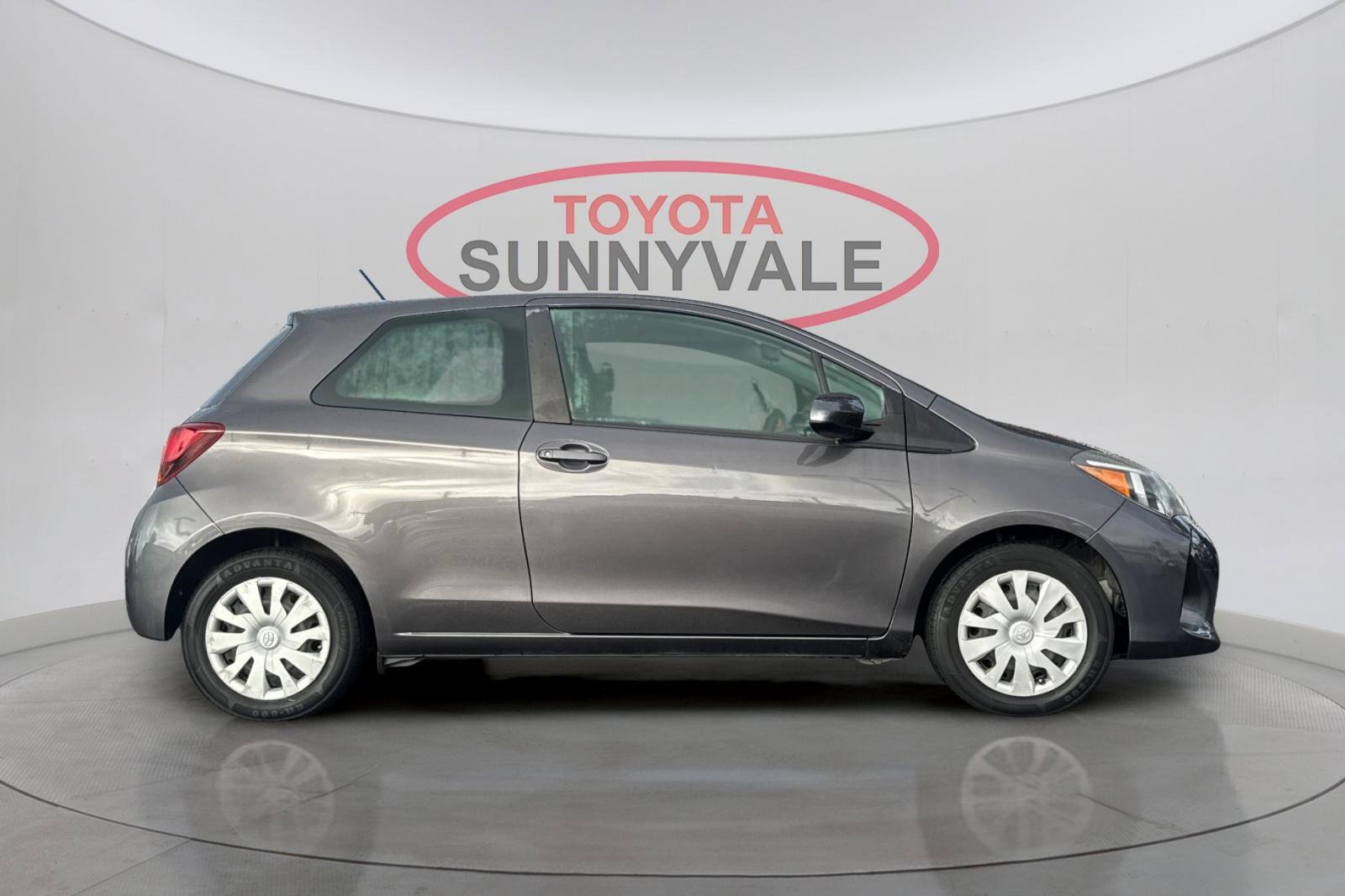 Used 2016 Toyota Yaris L image 9