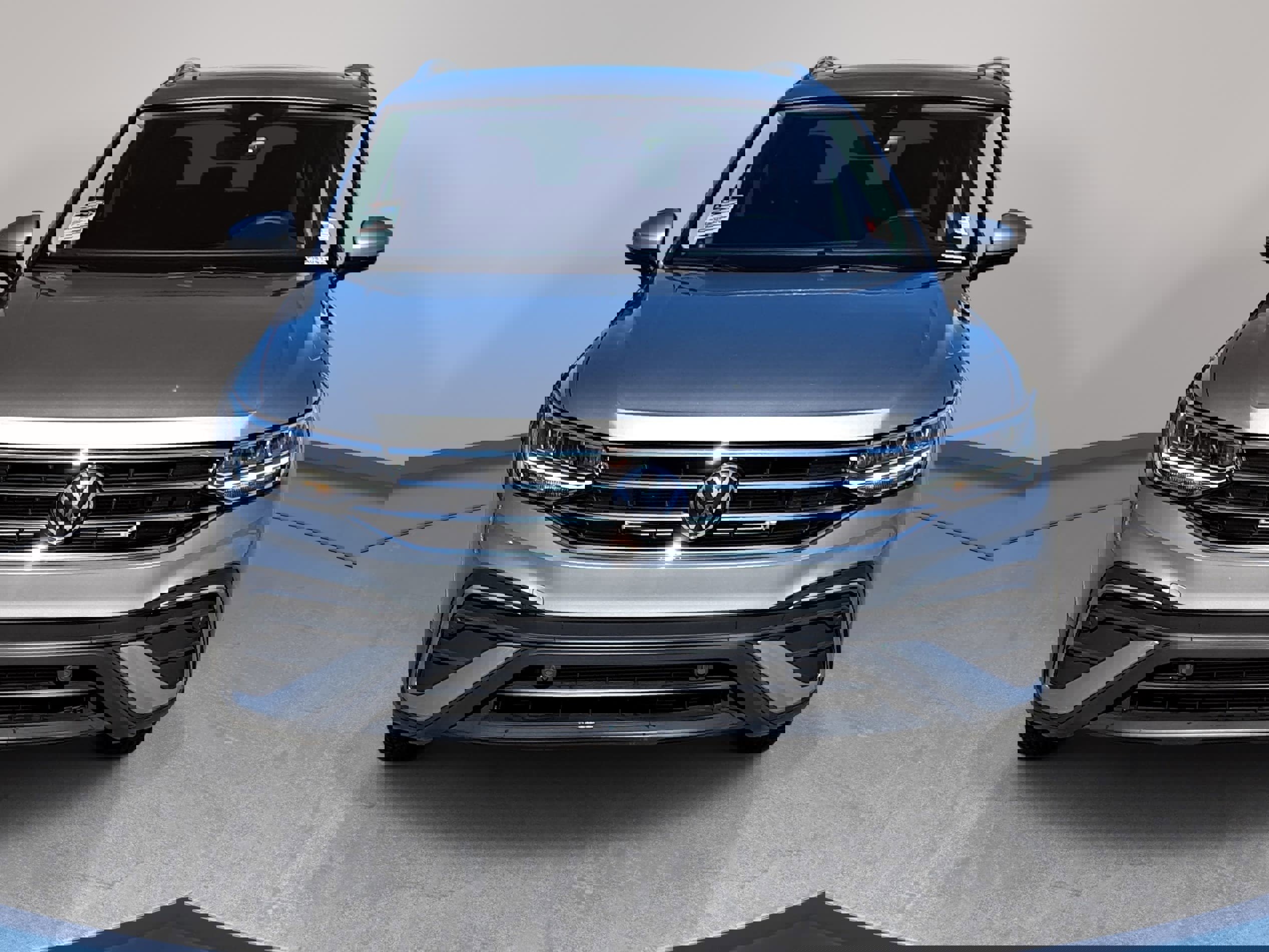 Certified 2023 Volkswagen Tiguan SE w/ Panoramic Sunroof Package image 2