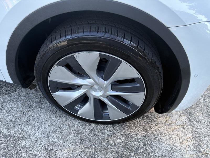 Used 2022 Tesla Model Y Long Range AWD/4WD image 32