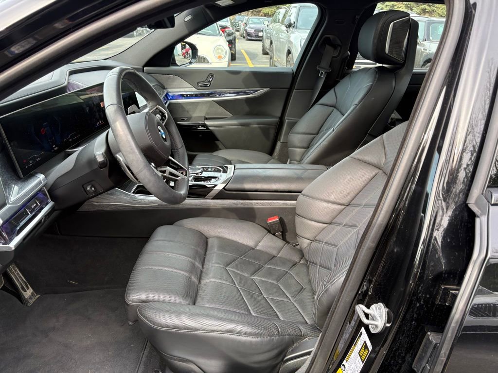 Certified 2023 BMW 760i xDrive image 9