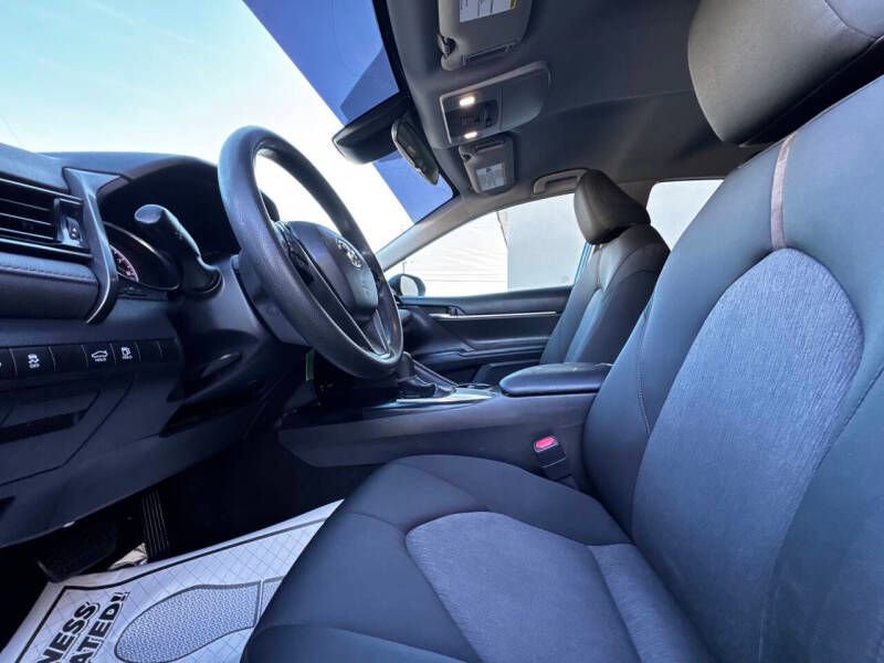 Used 2019 Toyota Camry LE image 12