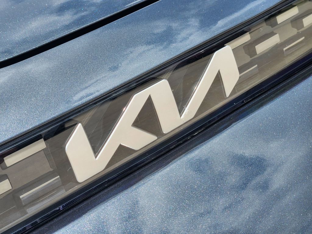 Certified 2025 Kia Soul LX FWD image 18