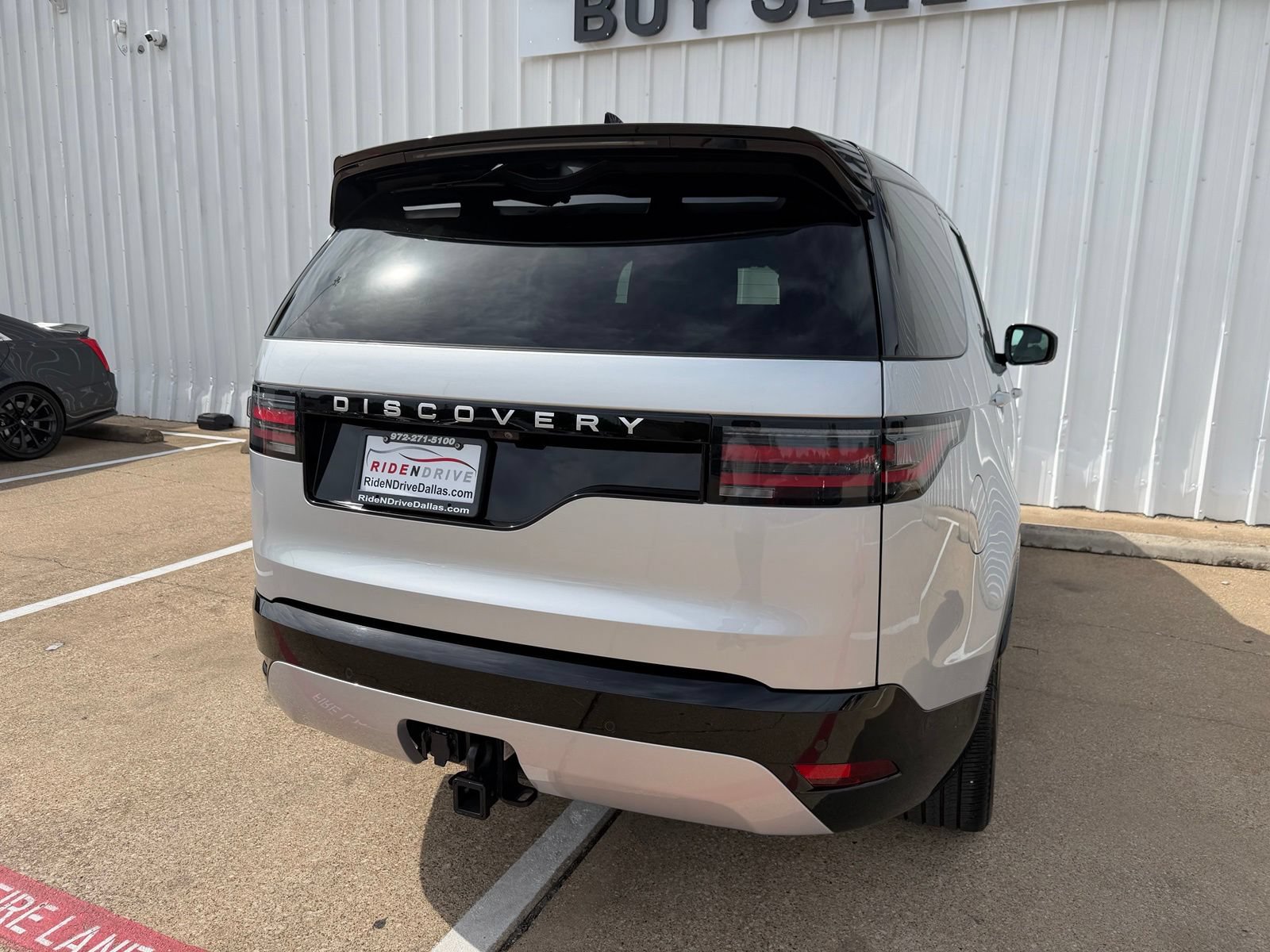 Used 2024 Land Rover Discovery Metropolitan Edition AWD/4WD image 5