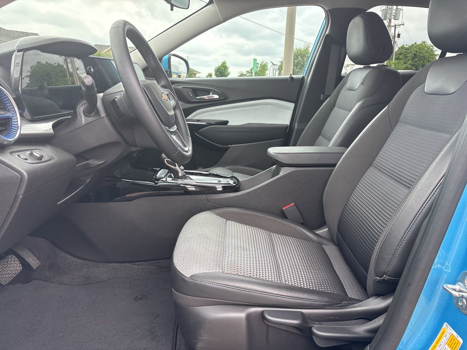 Certified 2025 Chevrolet Trax LT w/ Driver Confidence Package FWD image 13