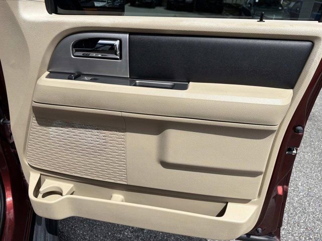 Used 2017 Ford Expedition XLT w/ Equipment Group 202A RWD image 15