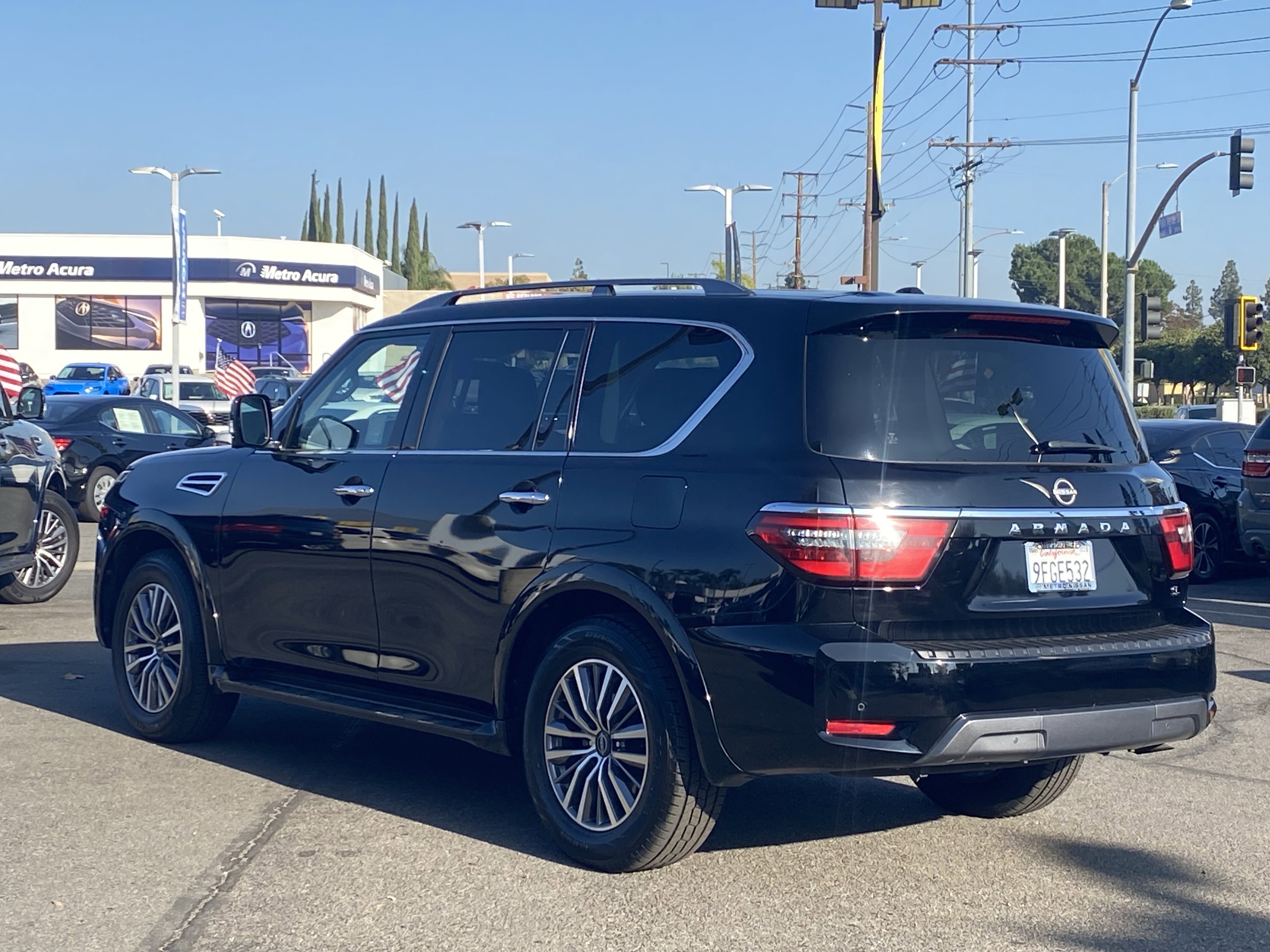 Used 2023 Nissan Armada SL w/ Captain's Chairs Package image 5