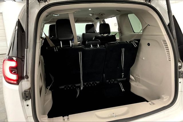 Used 2024 Chrysler Pacifica Touring-L image 41