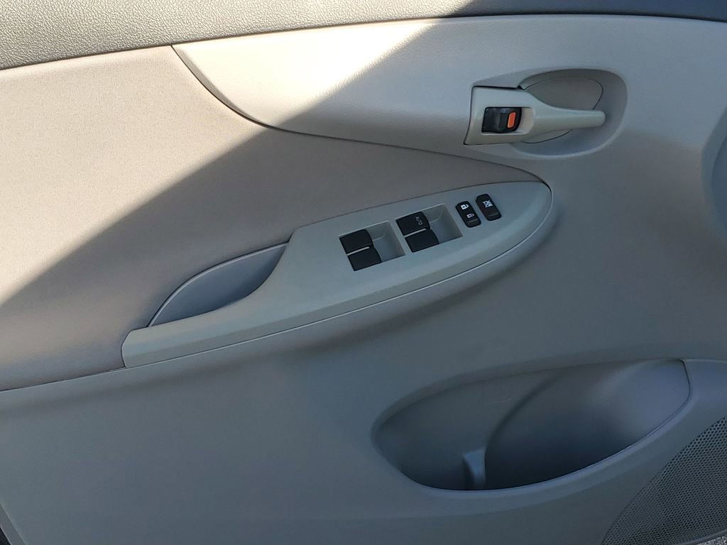 Used 2013 Toyota Corolla L image 35