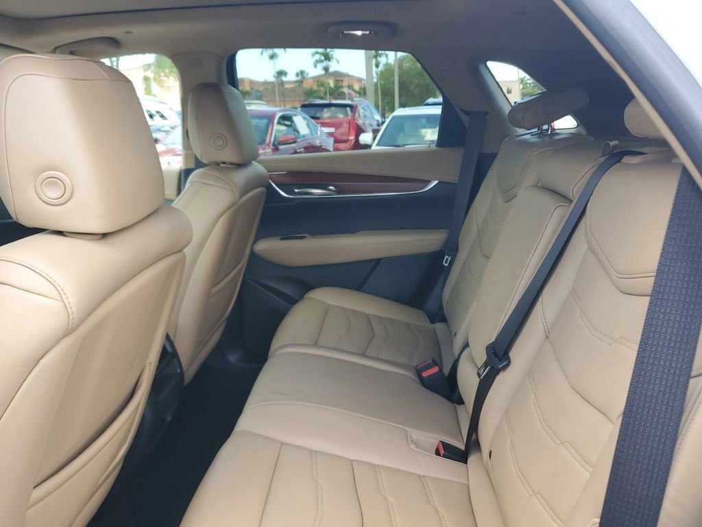 Used 2017 Cadillac XT5 Platinum w/ Driver Assist Package AWD/4WD image 14