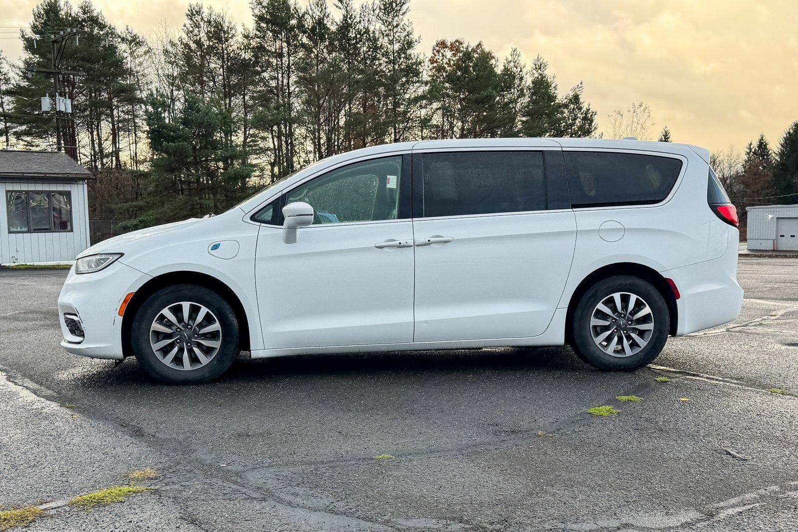 Used 2022 Chrysler Pacifica Touring-L image 6