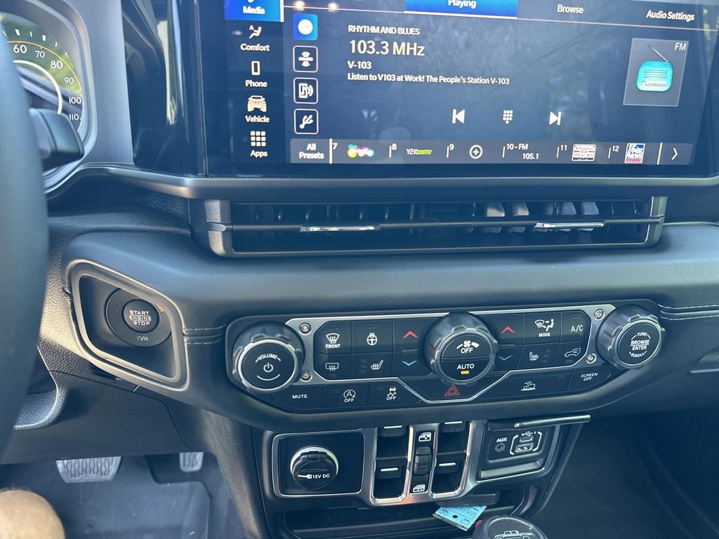 Used 2025 Jeep Gladiator Sport AWD/4WD image 26