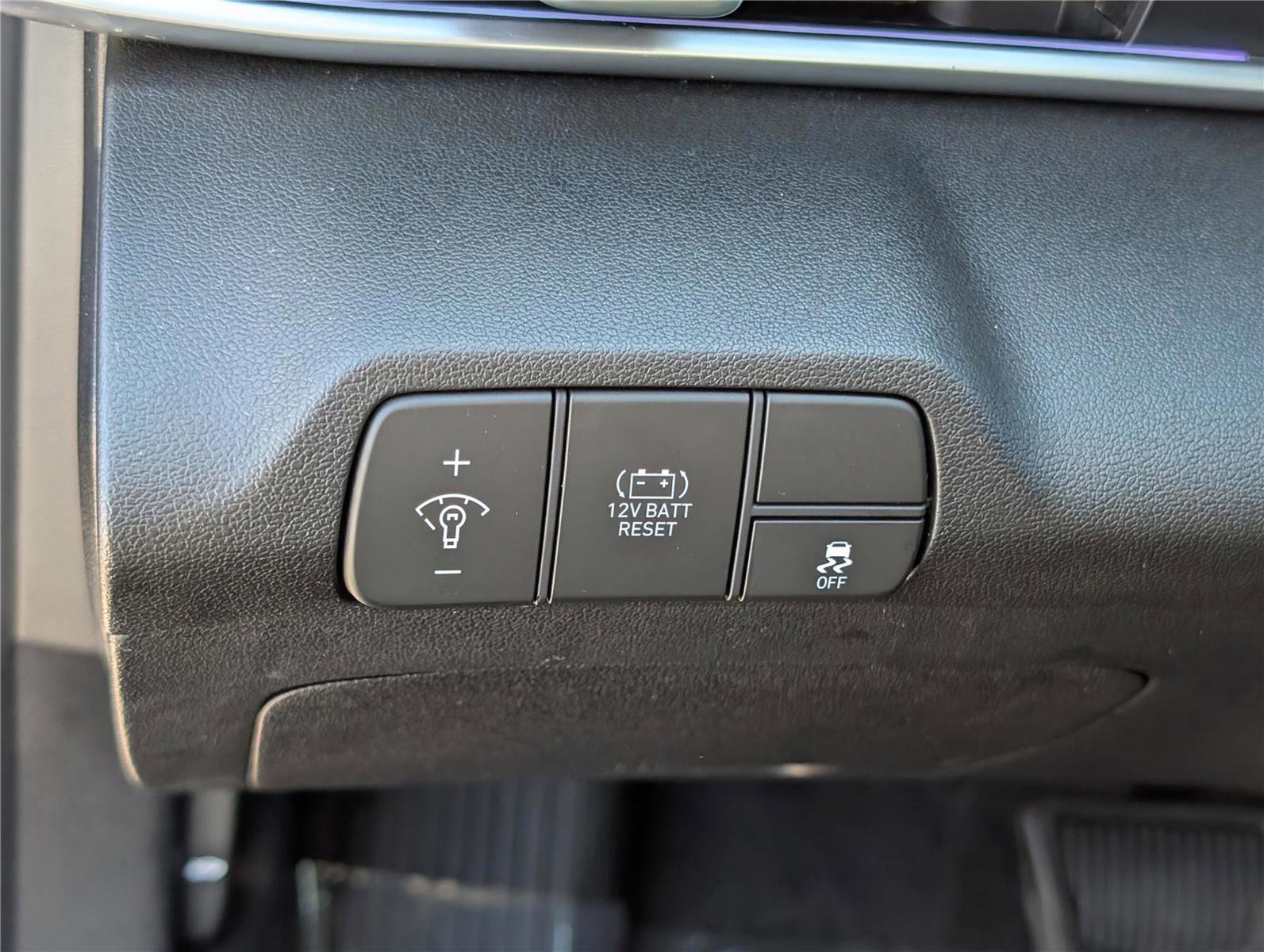 Used 2025 Hyundai Elantra Limited FWD image 22