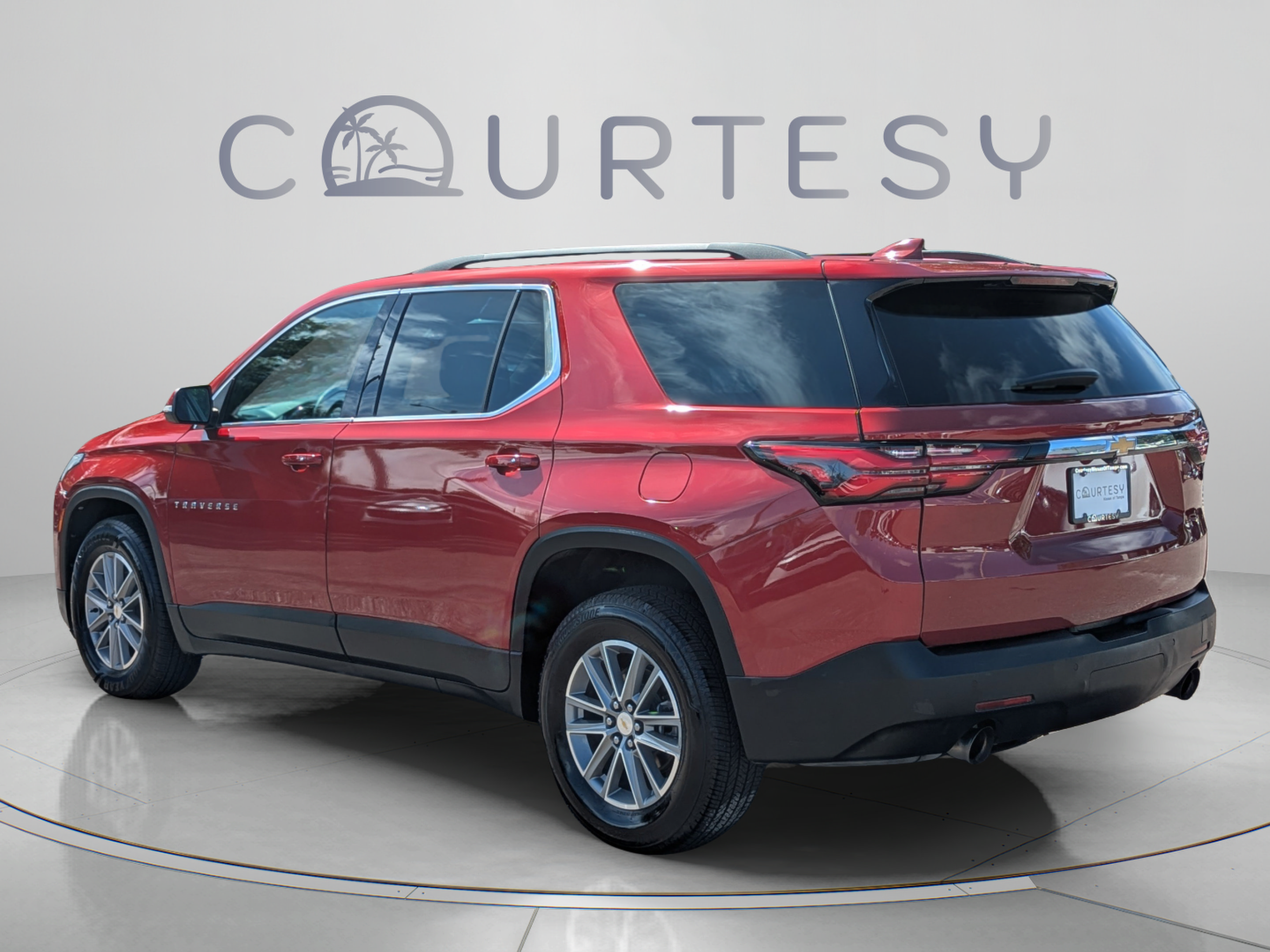 Used 2023 Chevrolet Traverse LT FWD image 5