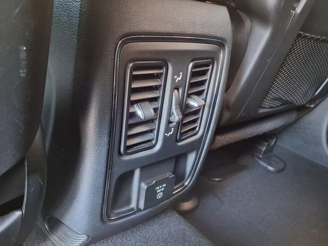 Used 2019 Jeep Grand Cherokee Laredo image 23