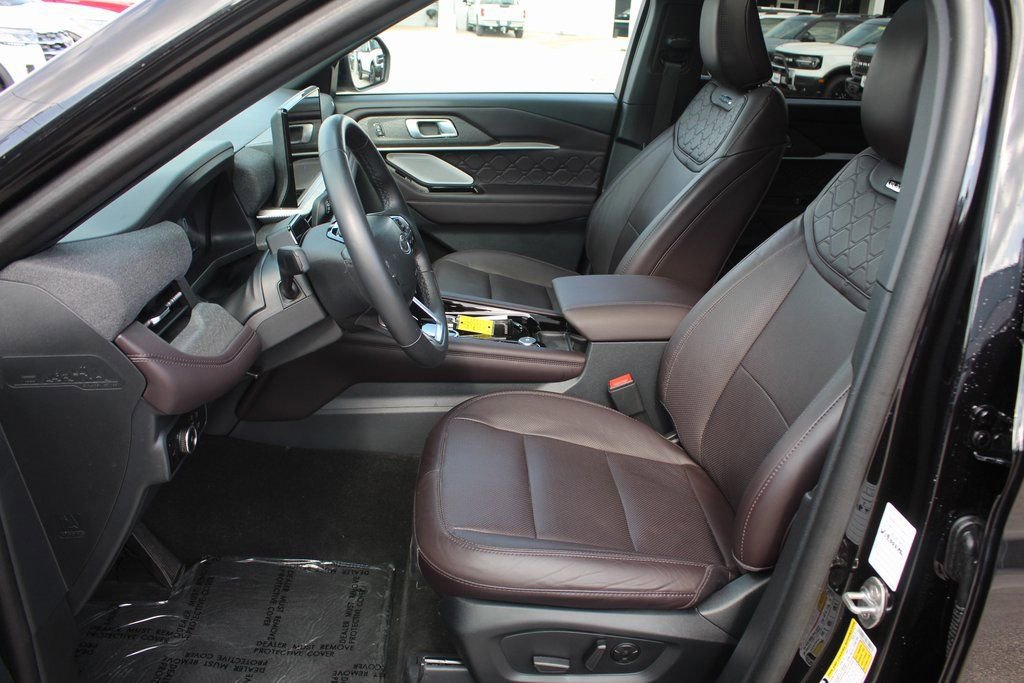 Used 2025 Ford Explorer Platinum w/ LUX Leather Package image 24