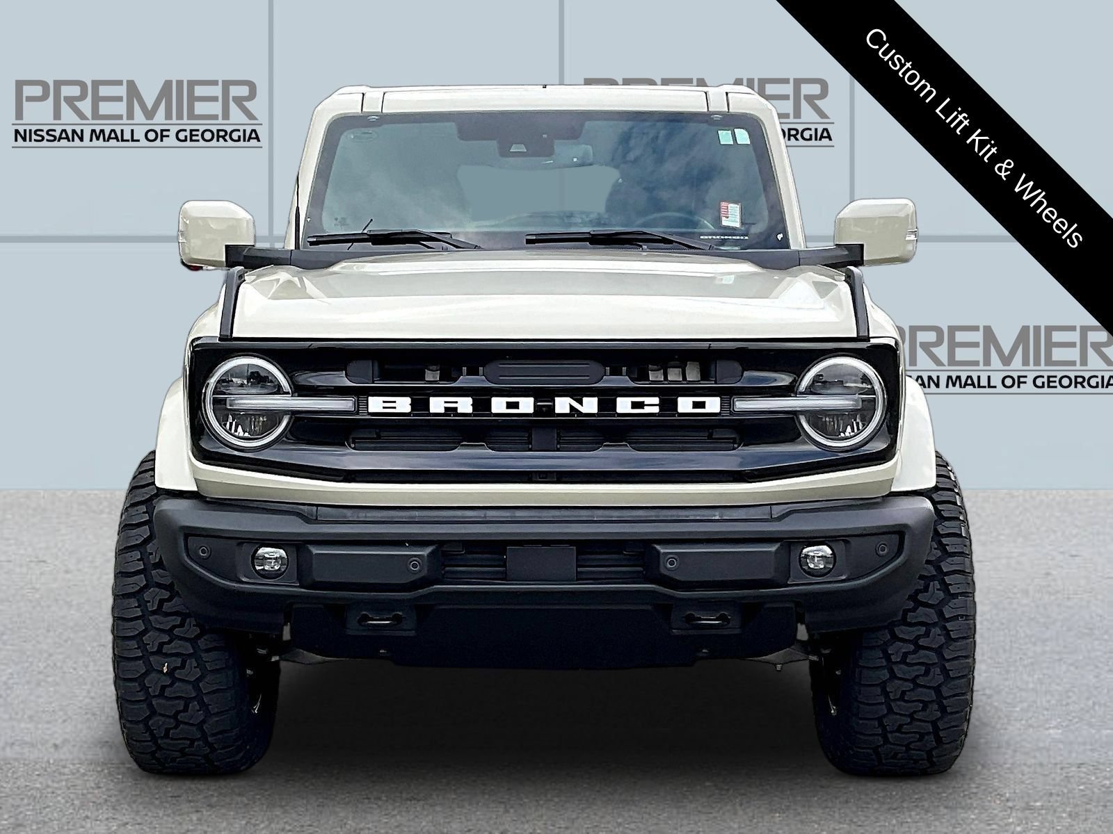 Used 2025 Ford Bronco Outer Banks AWD/4WD image 2