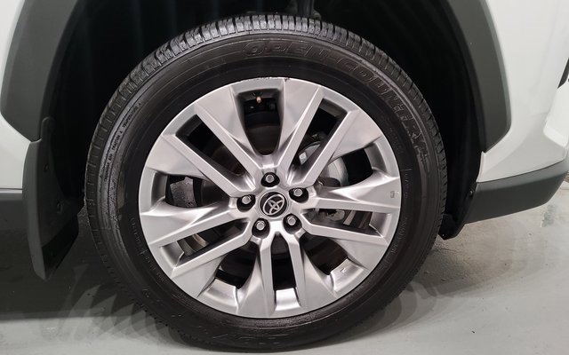 Used 2025 Toyota RAV4 XLE Premium image 44