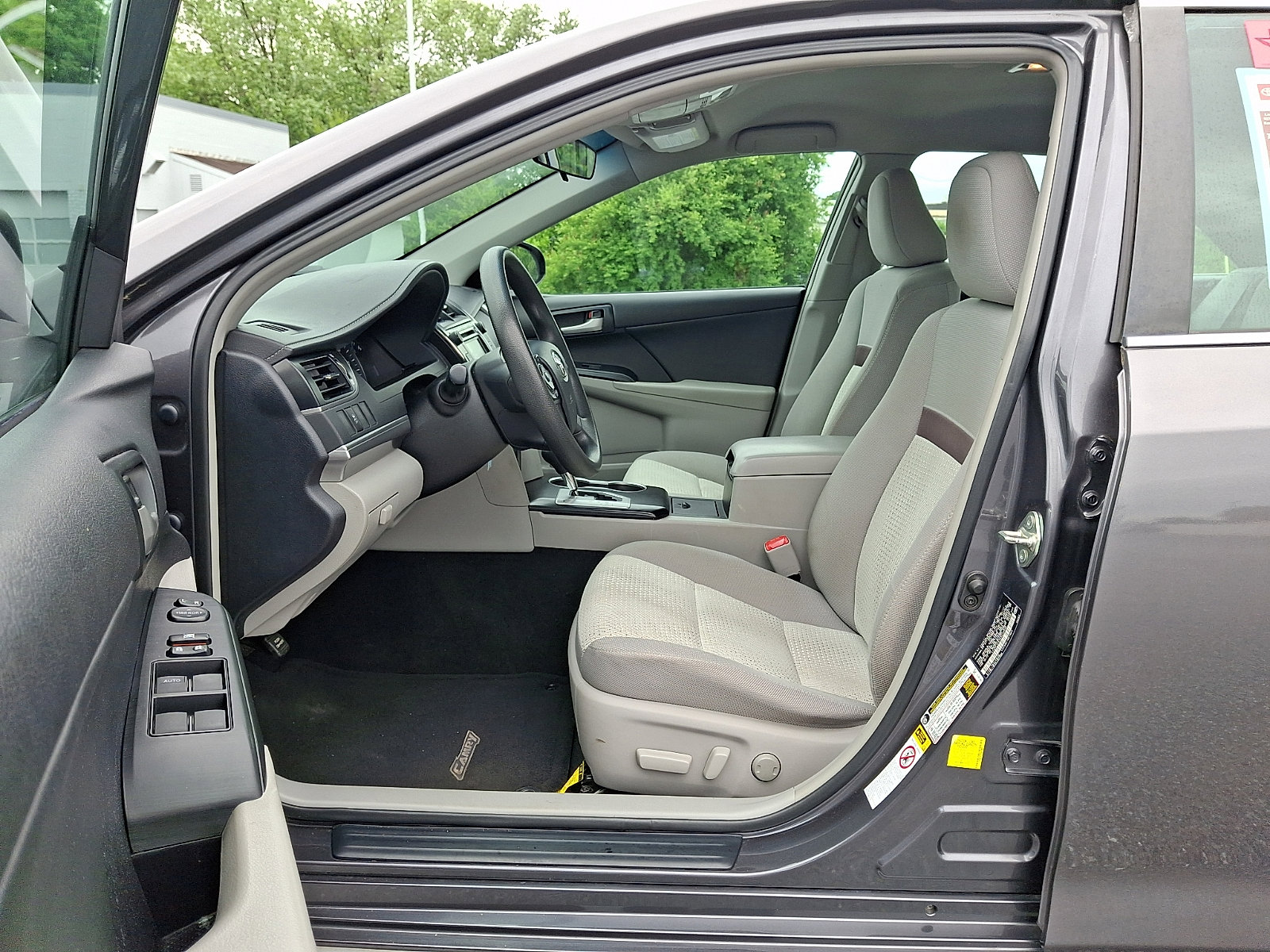 Used 2014 Toyota Camry LE FWD image 14