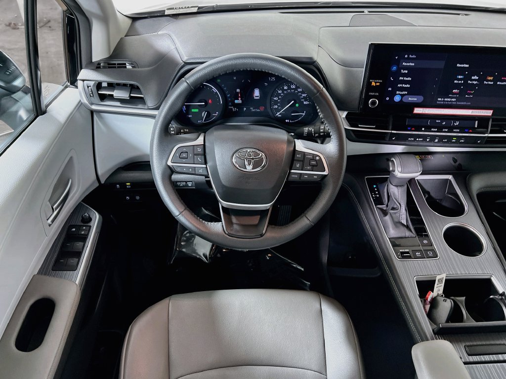 Certified 2025 Toyota Sienna XLE FWD image 20