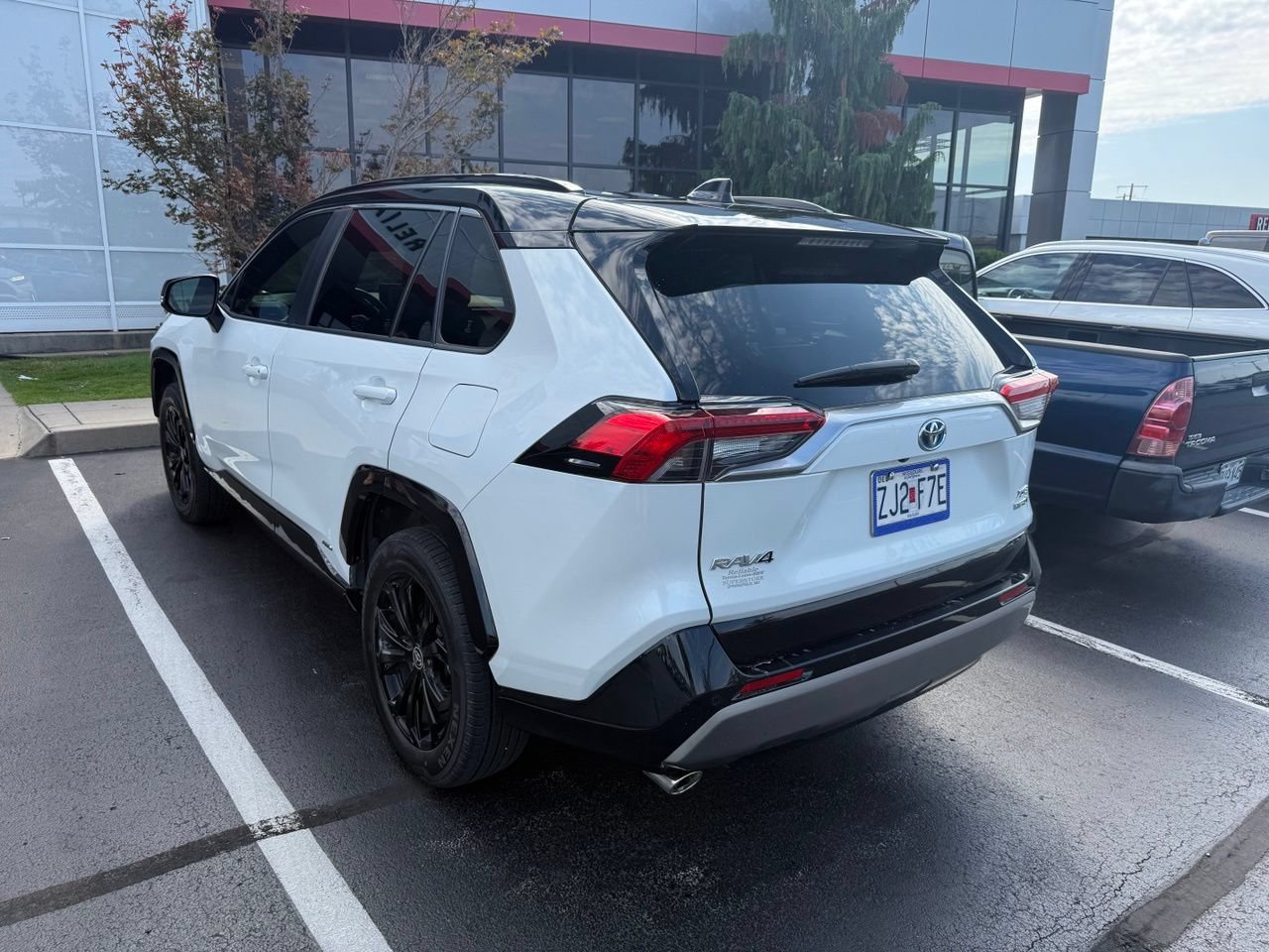 Used 2023 Toyota RAV4 XSE AWD/4WD image 5