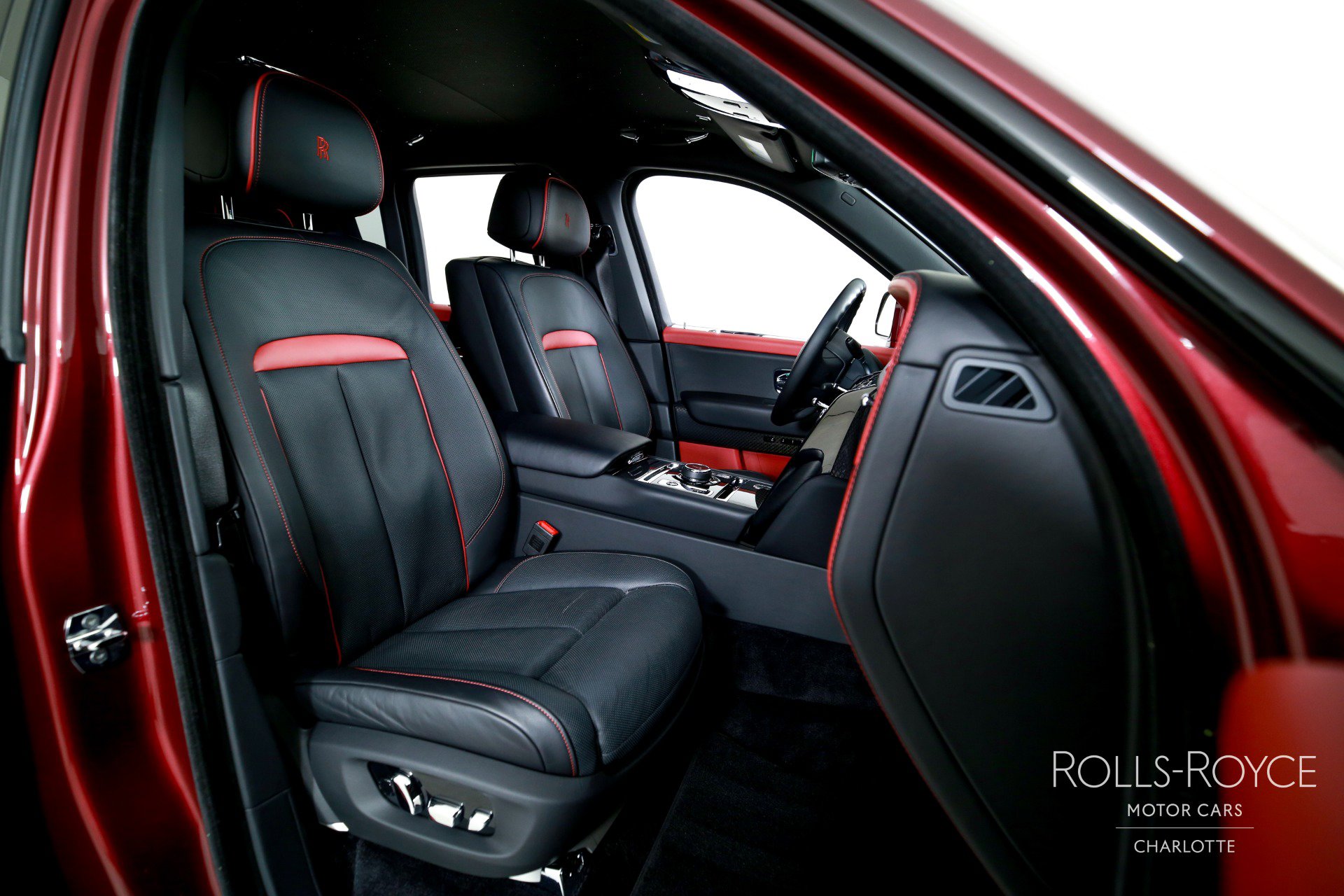 Used 2022 Rolls-Royce Cullinan Black Badge image 35