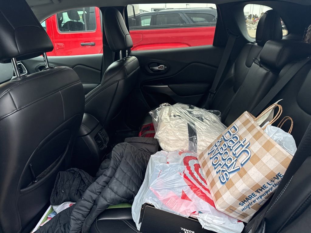 Used 2019 Jeep Cherokee Latitude Plus w/ Cold Weather Group image 14