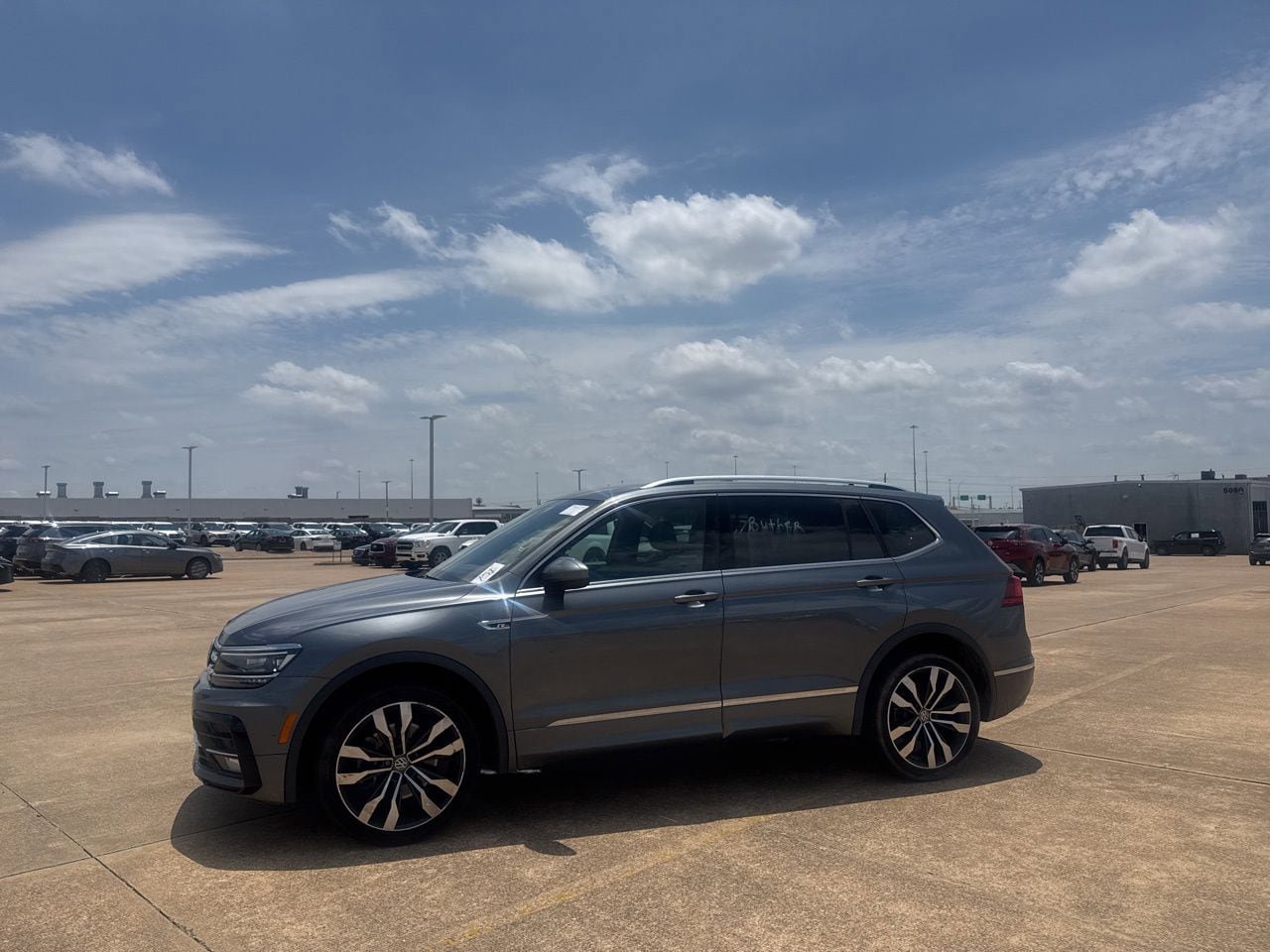 Used 2020 Volkswagen Tiguan SEL Premium R-Line w/ 3rd Row Seat Package AWD/4WD image 12