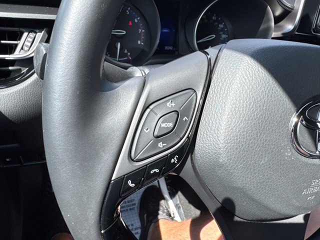Used 2018 Toyota C-HR XLE FWD image 16