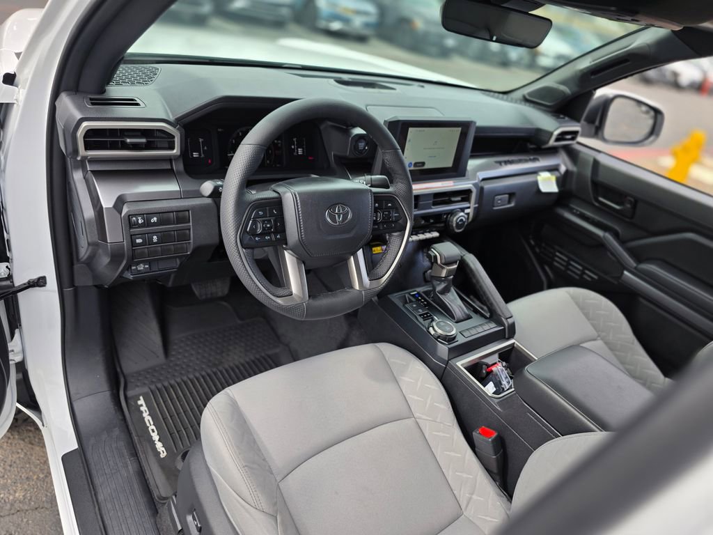 Used 2025 Toyota Tacoma SR5 AWD/4WD image 21