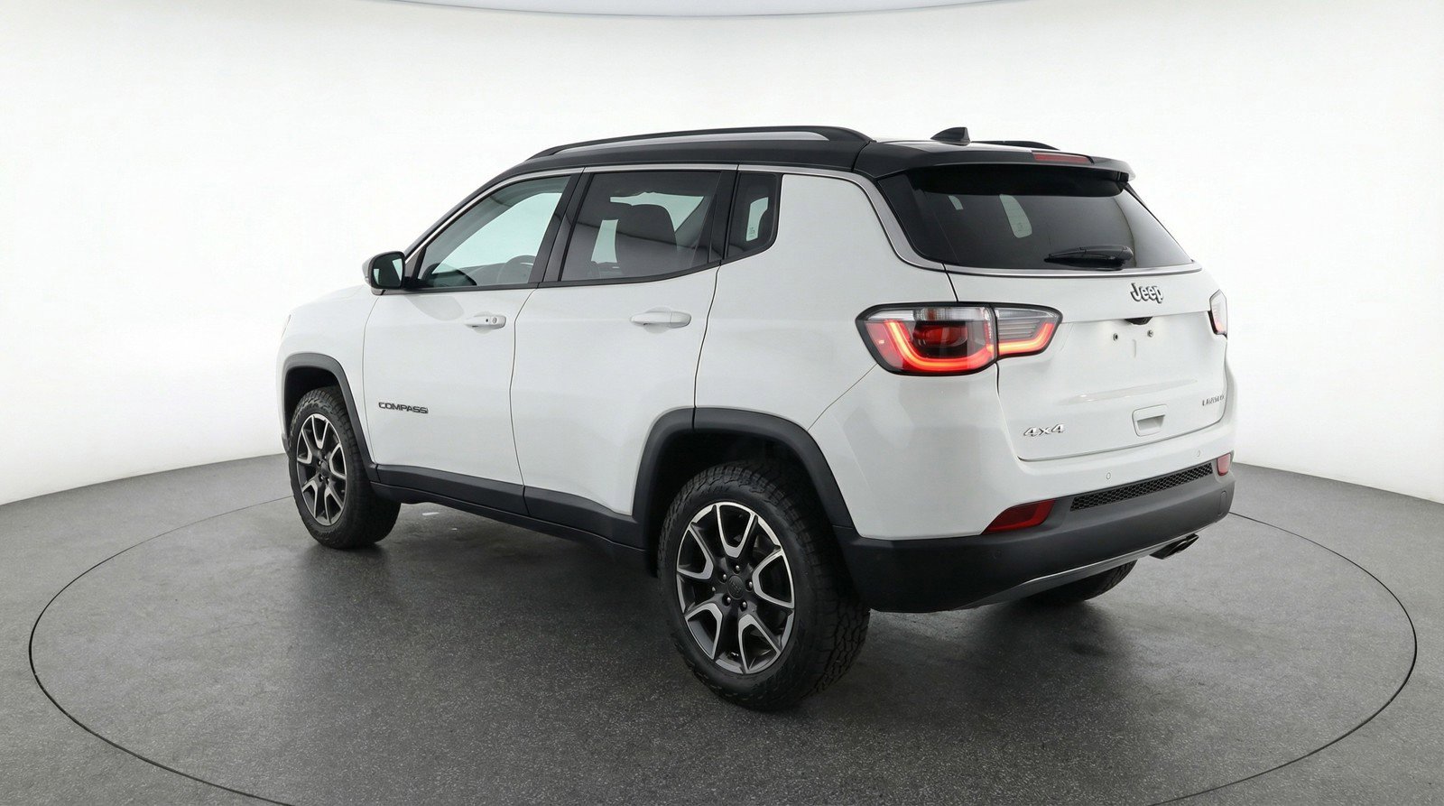 Used 2025 Jeep Compass Trailhawk AWD/4WD image 6