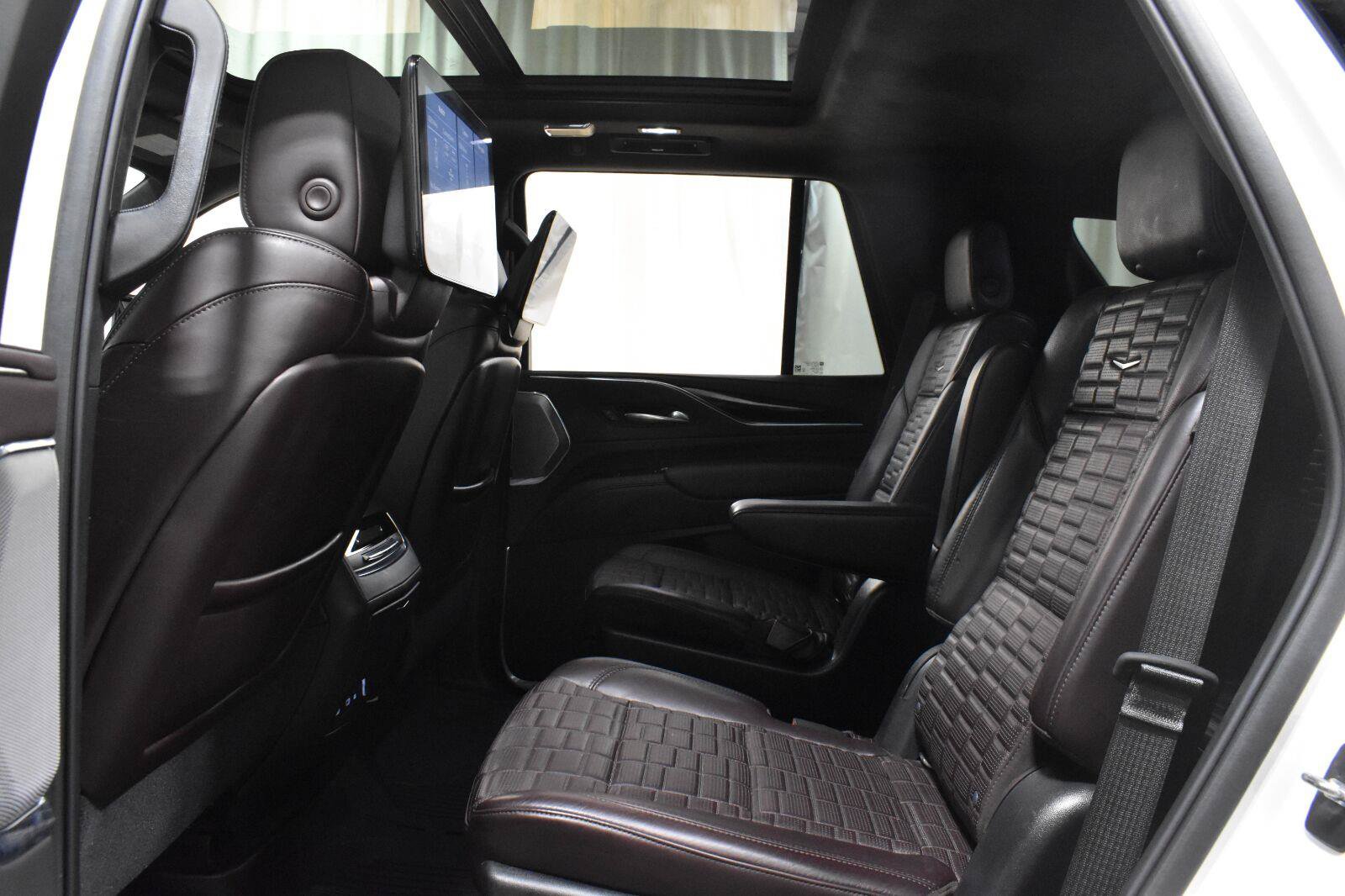 Used 2021 Cadillac Escalade Sport Platinum AWD/4WD image 4