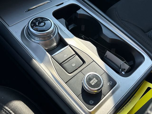 Used 2023 Ford Explorer XLT AWD/4WD image 34