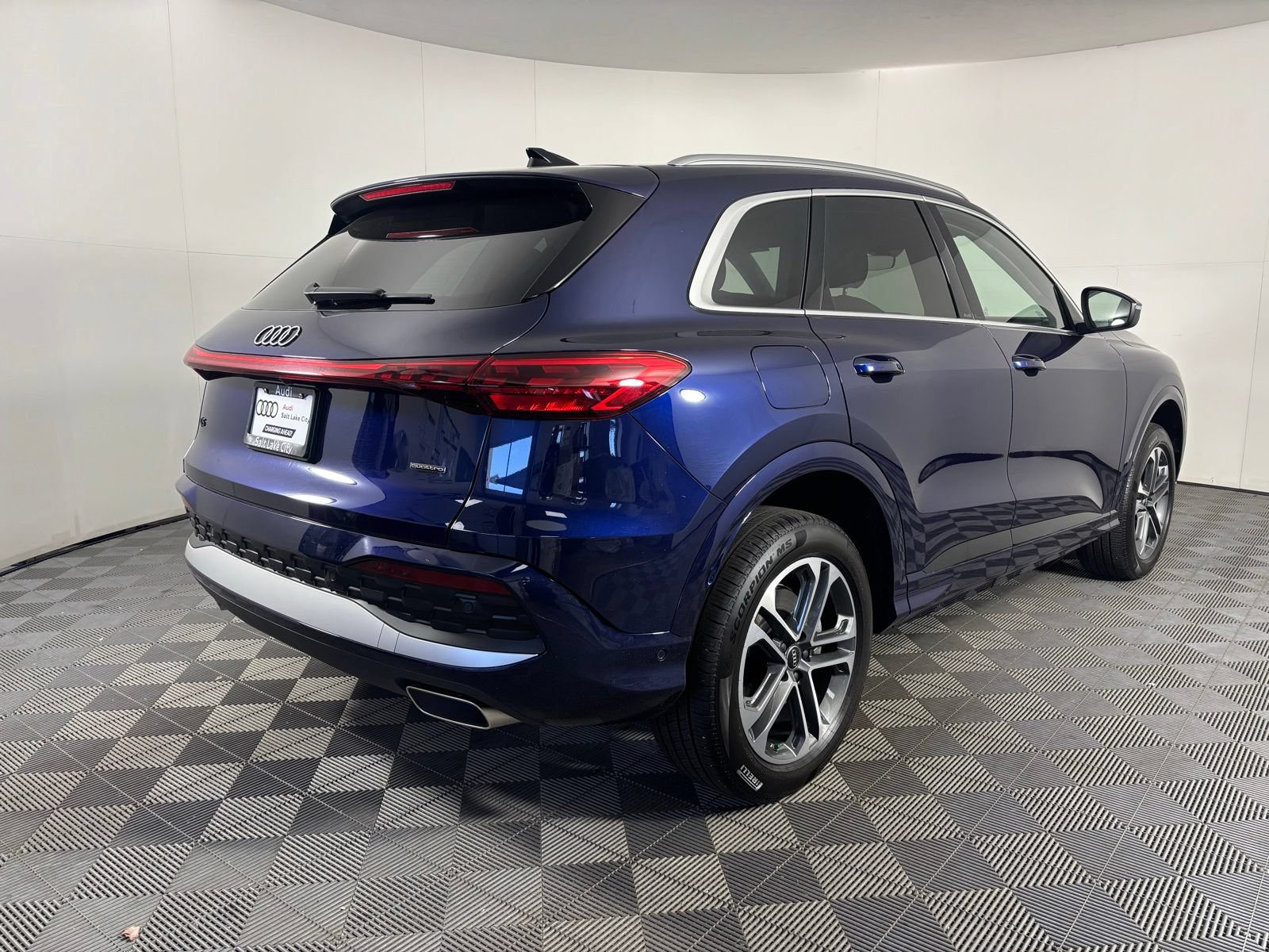 Used 2025 Audi Q5 Premium Plus w/ Premium Plus AWD/4WD image 8