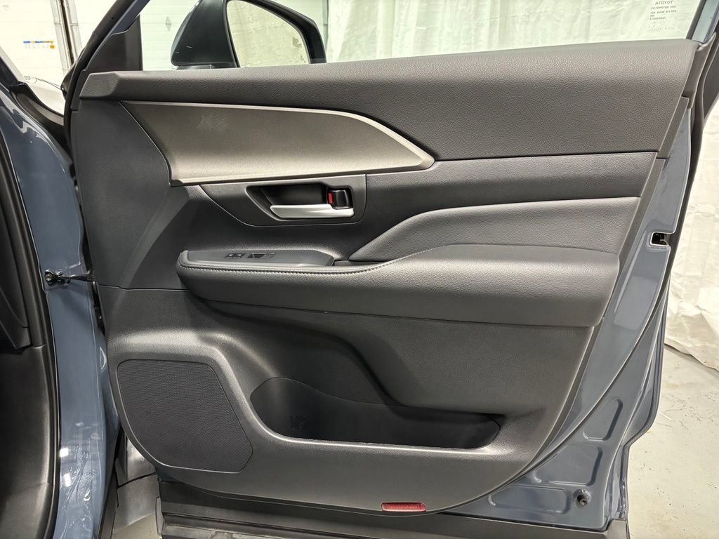 Used 2026 Toyota Grand Highlander AWD image 61