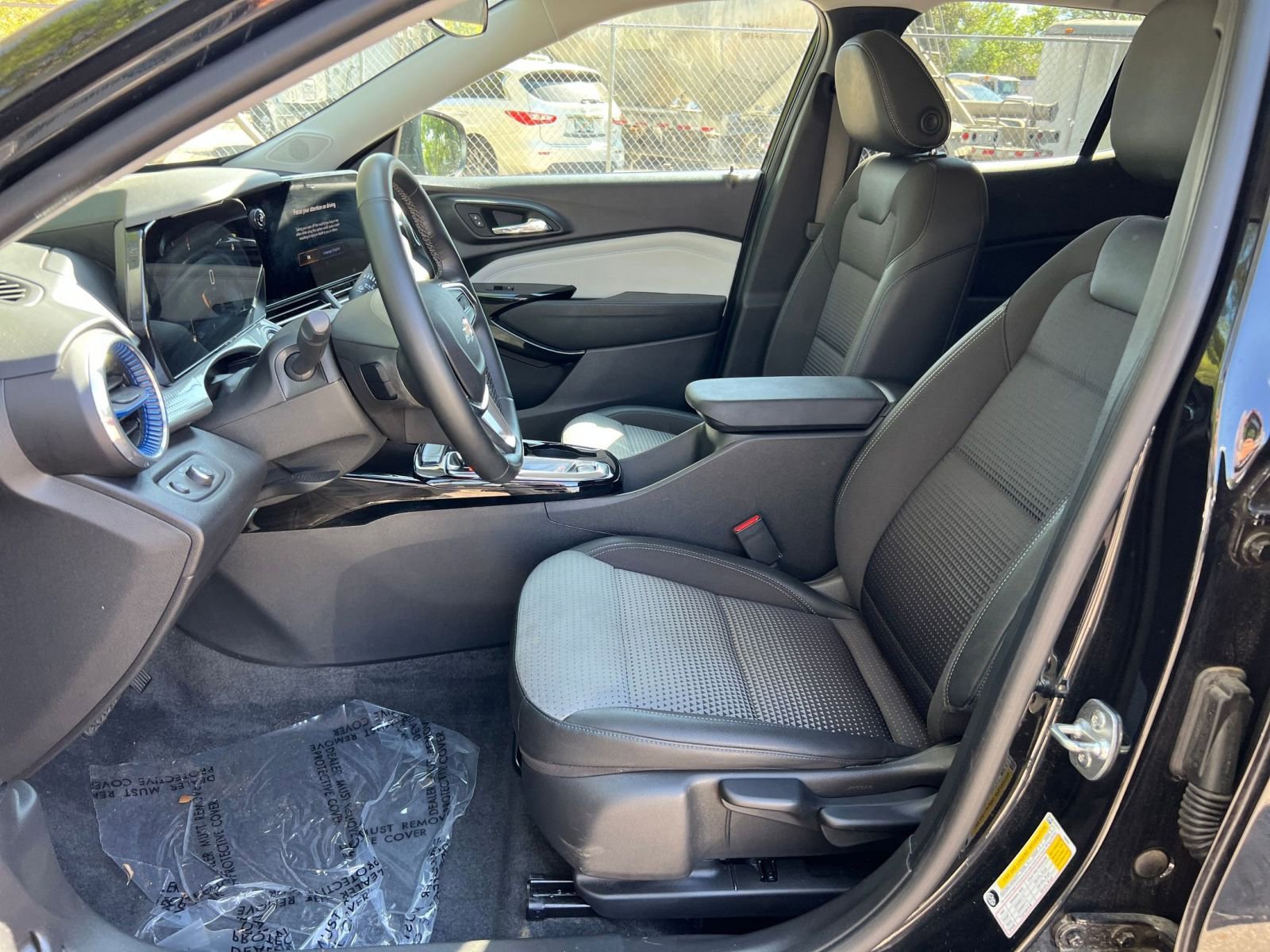 Used 2025 Chevrolet Trax LT w/ LT Convenience Package image 23