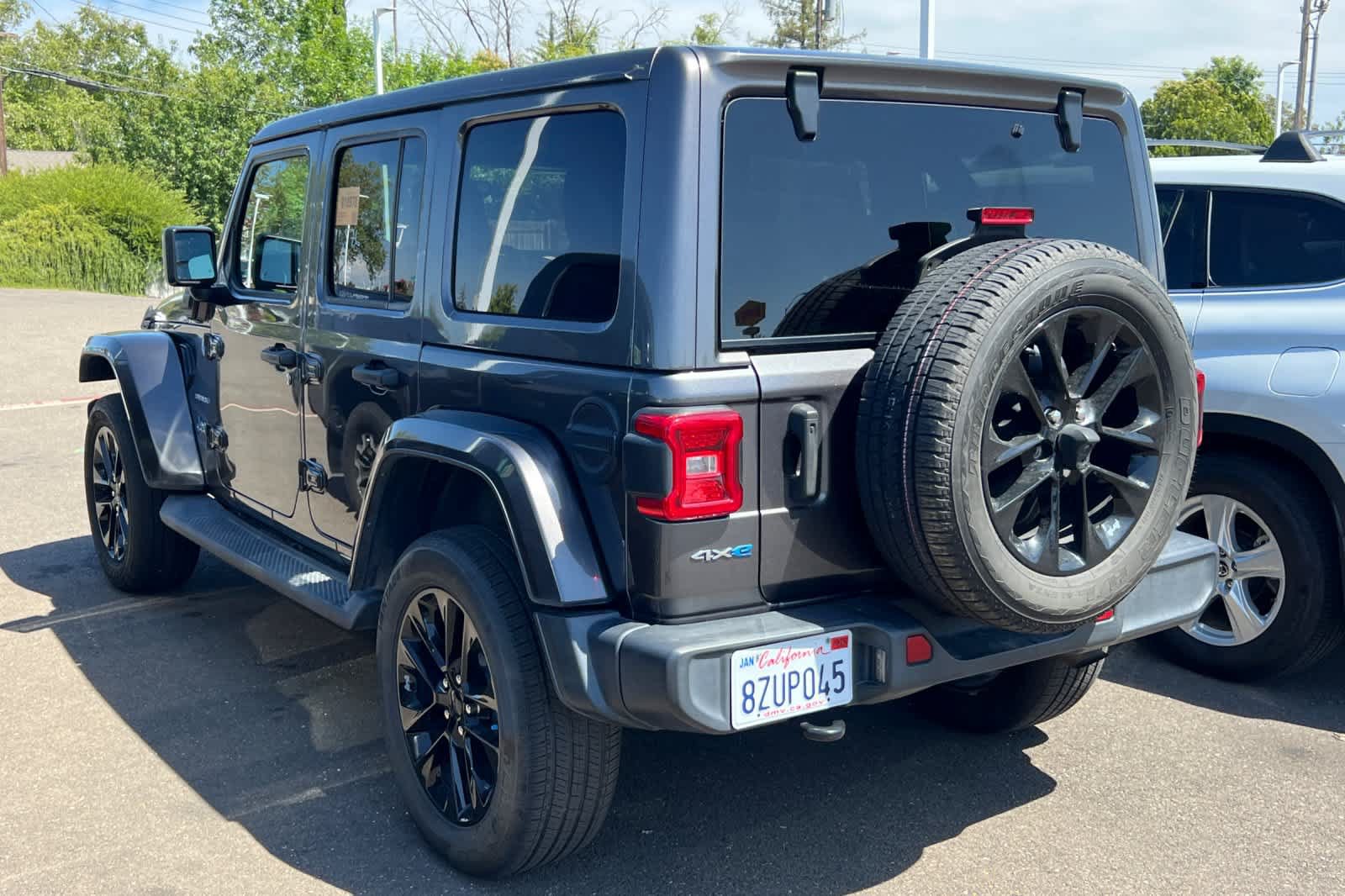 Used 2021 Jeep Wrangler Unlimited Sahara w/ Cold Weather Group AWD/4WD image 6