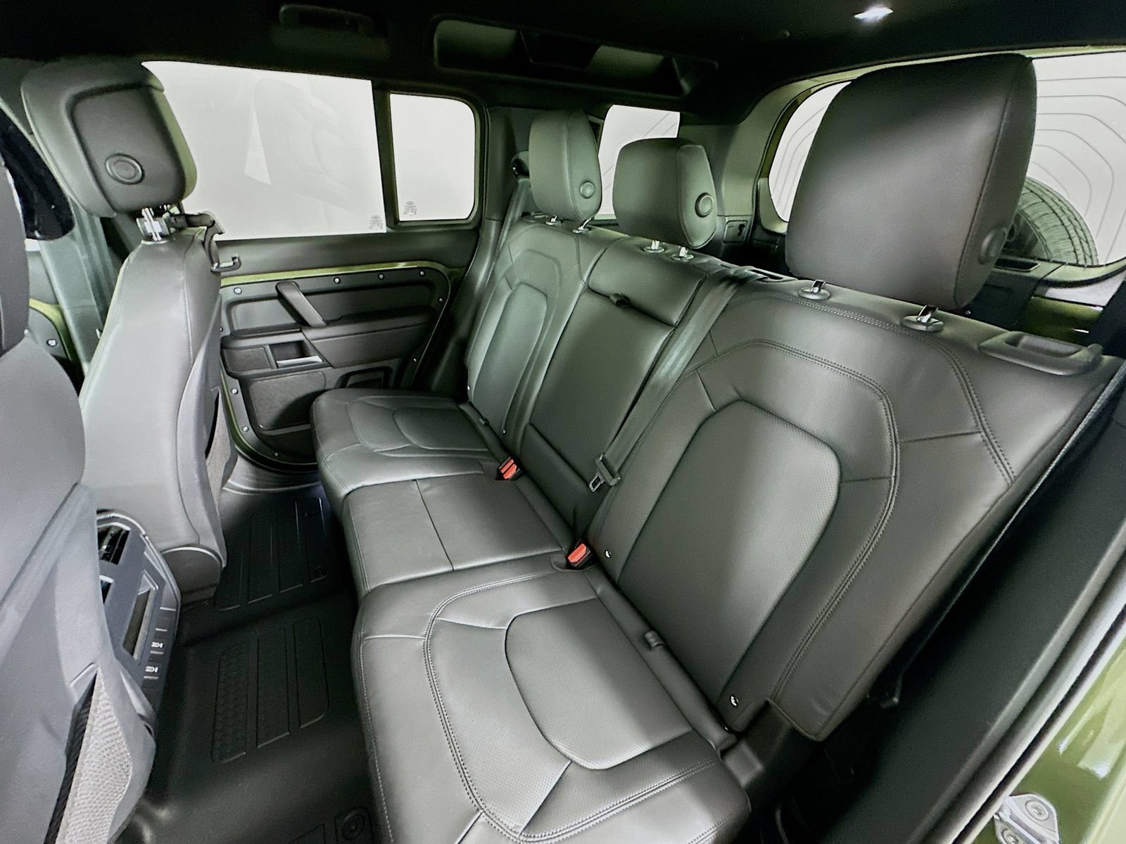 New 2026 Land Rover Defender 110 X-Dynamic SE AWD/4WD image 37