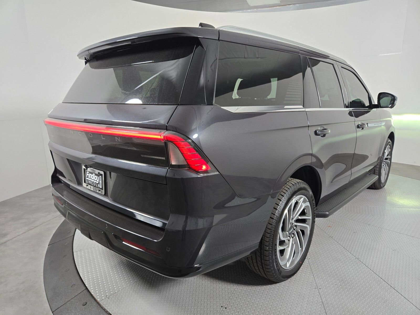 New 2026 Lincoln Navigator Premiere AWD/4WD image 4