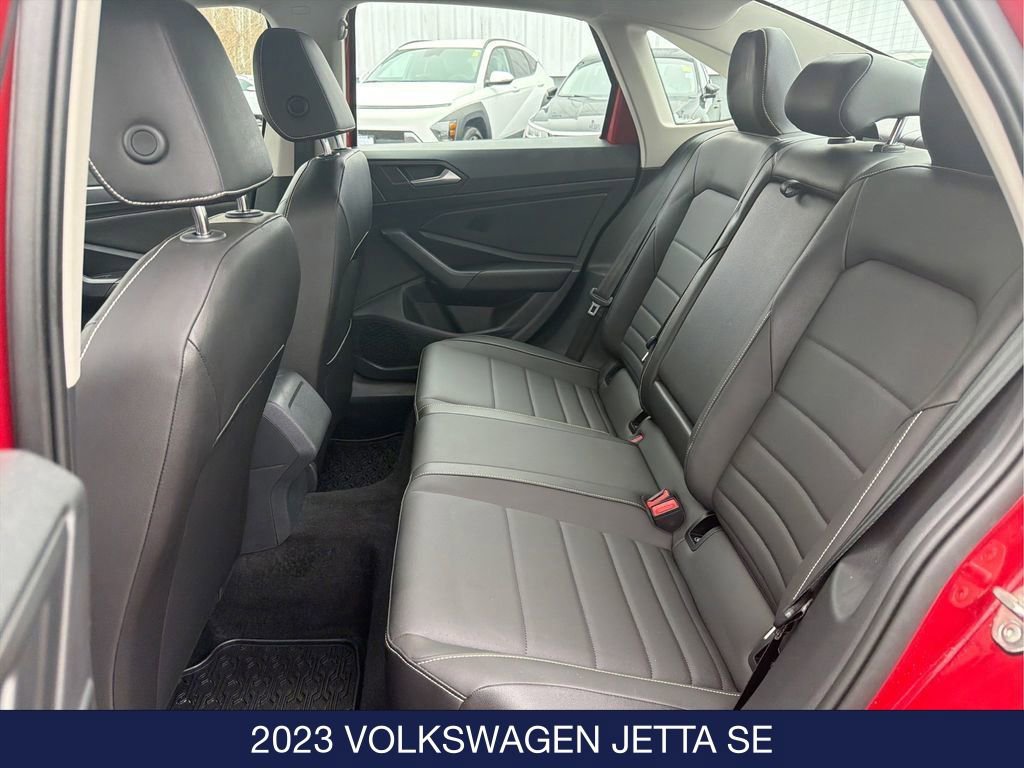 Used 2023 Volkswagen Jetta SE image 12