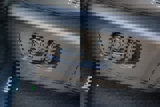 New 2025 Land Rover Discovery Dynamic SE image 23