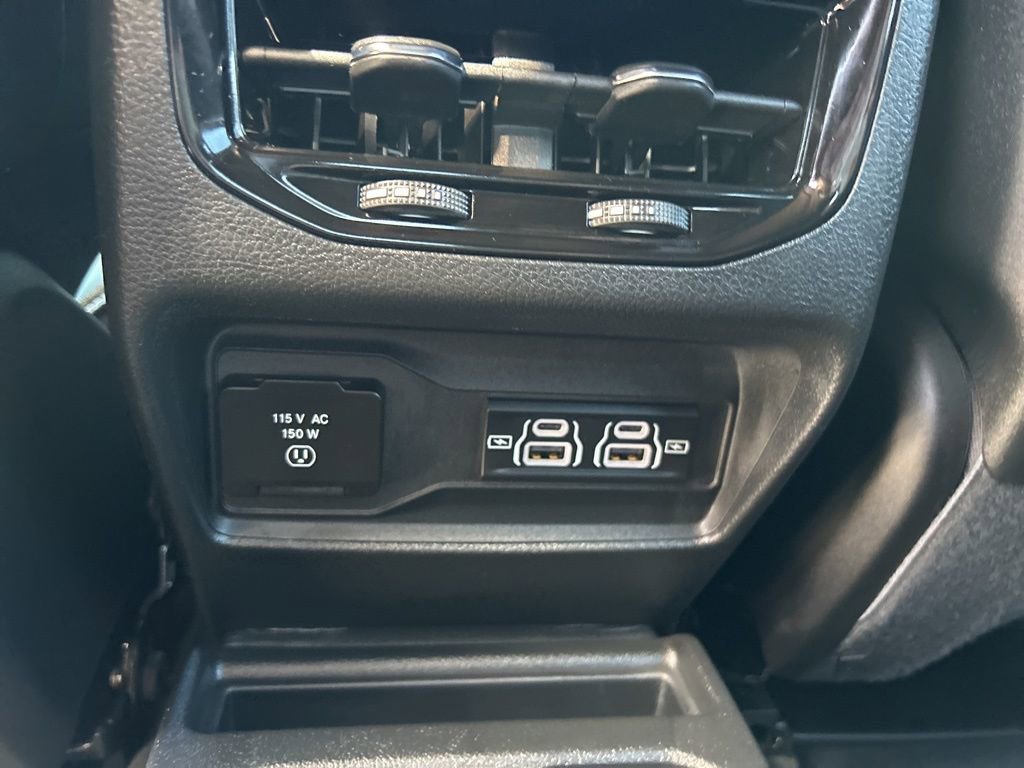 Used 2025 Jeep Grand Cherokee L Limited w/ Black Appearance Package image 34