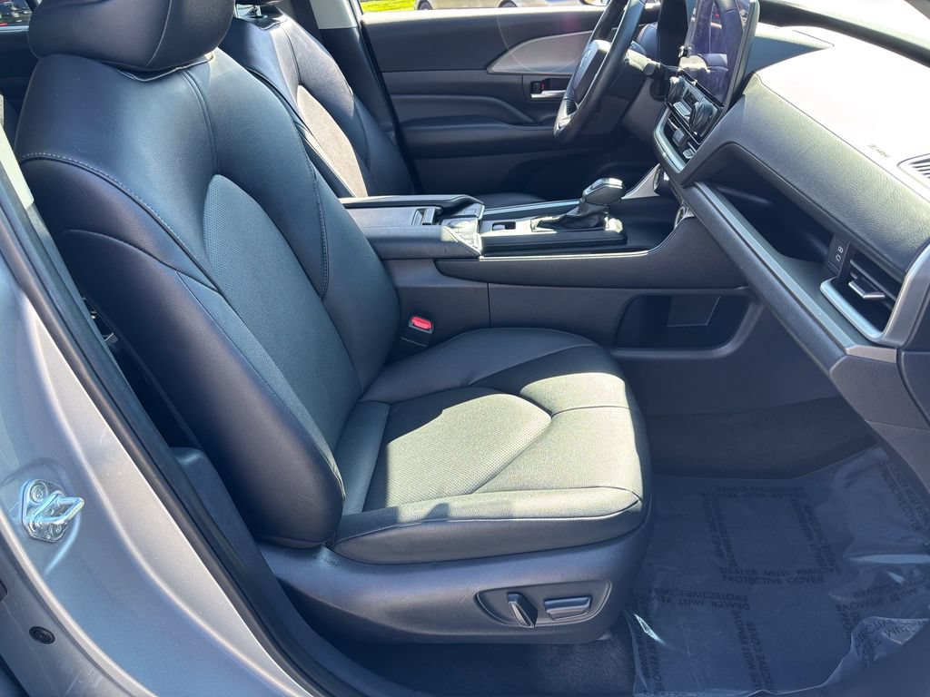 Used 2025 Toyota Grand Highlander AWD image 36